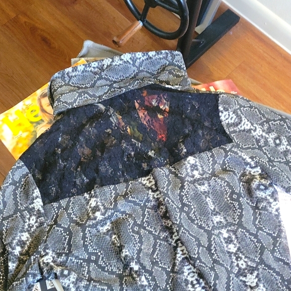 Top - Picture 4 of 4